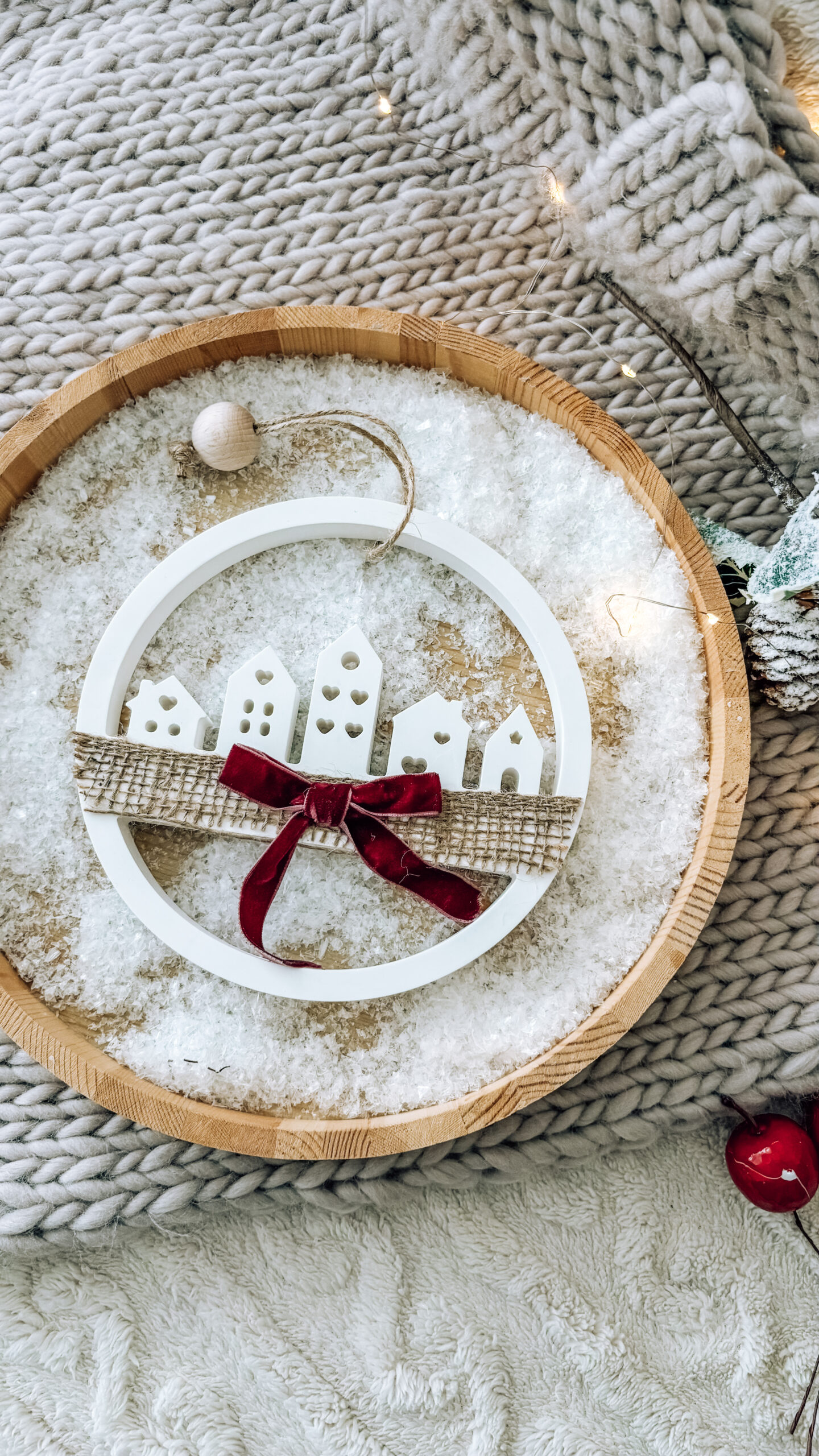 adventi mini falu gyertyatartÓval És arany gÖmbÖkkel
