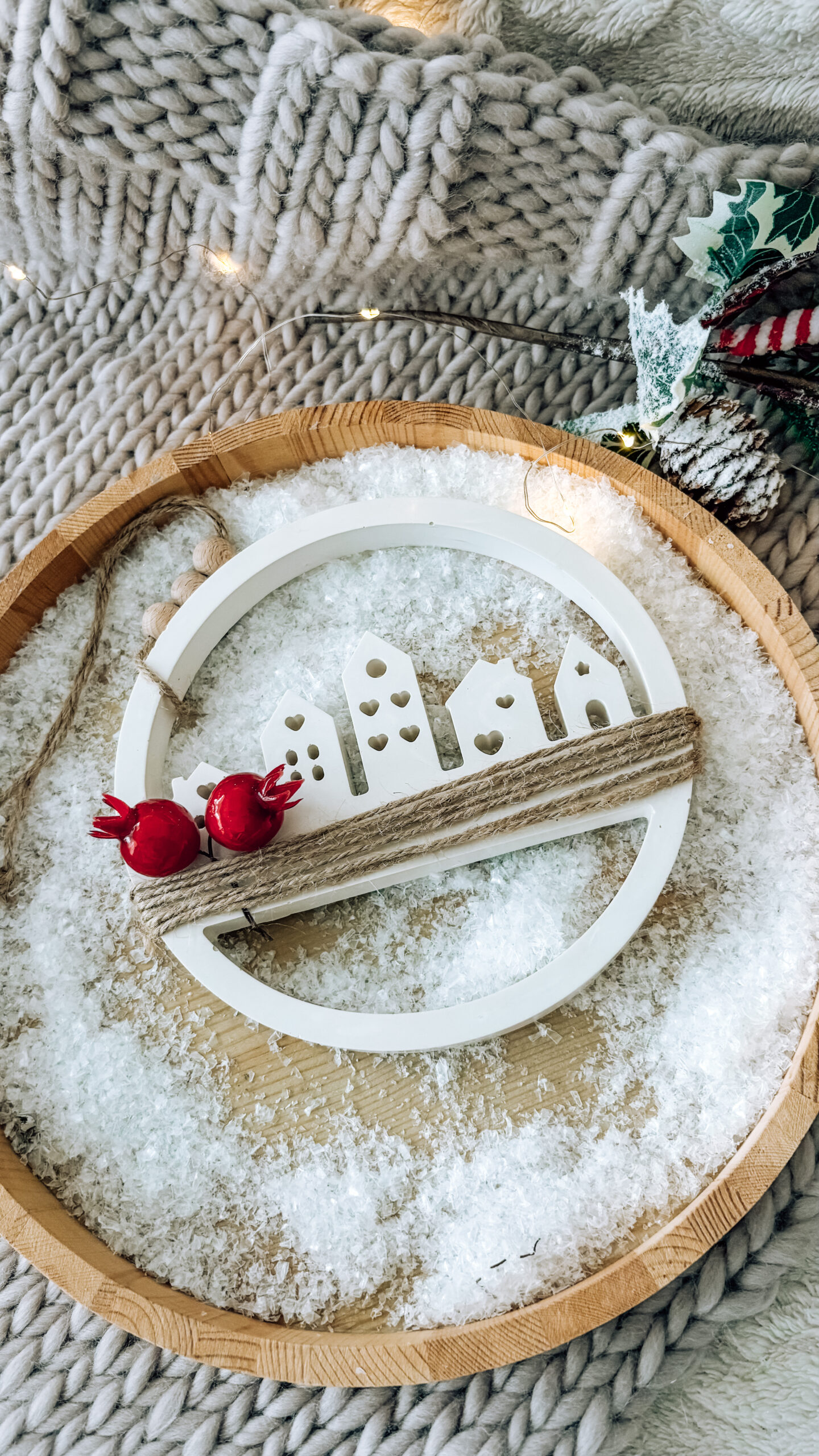 adventi mini falu gyertyatartÓval És arany gÖmbÖkkel